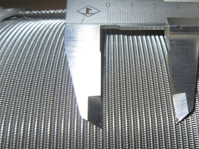 The warp shrinkage of metal wire mesh